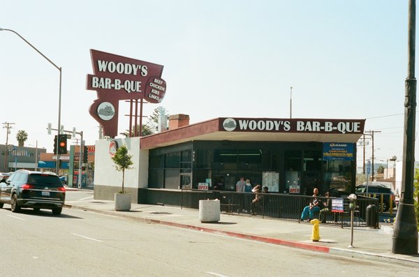 Woody's Bar-B-Que by null