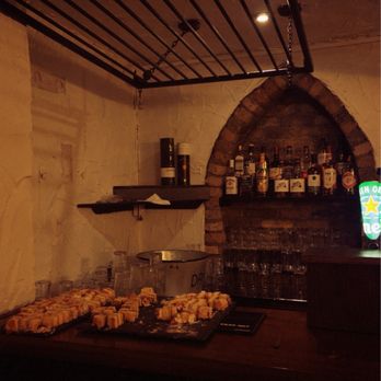 Kinnitty Castle - Banquet Hall bar - Hotels Near Me - Birr, OY Kinnitty Castle - Banquet Hall bar - Hotels Near Me - Birr, OY