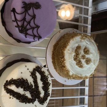 Kim's Kakery, Bakery & Cafe - Tiny Halloween cakes! Around $9 - Bakeries Near Me - Indianapolis, Indiana