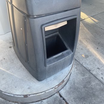 76 - Note the absence of water or a squeegee - Gas Stations Near Me - Palo Alto, California