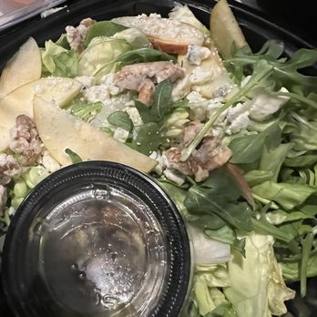 Upper Crust Wood Fired Pizza - Farmers market salad - Pizza Near Me - Oklahoma City, Oklahoma
