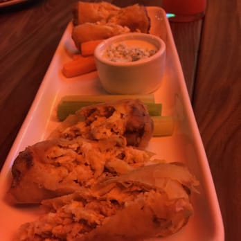 IPIC Pasadena - Buffalo chicken spring rolls - Cinema Near Me - Pasadena, California