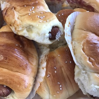 Golden Lake Market - Hot dog buns shipped in fresh from Chinatown . Great buy! 5 for $6.45 - Grocery Near Me - Lynn, Massachusetts Golden Lake Market - Hot dog buns shipped in fresh from Chinatown . Great buy! 5 for $6.45 - Grocery Near Me - Lynn, Massachusetts
