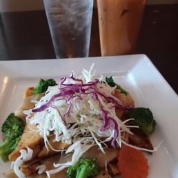 Pad-see-ew tofu and Thai iced tea