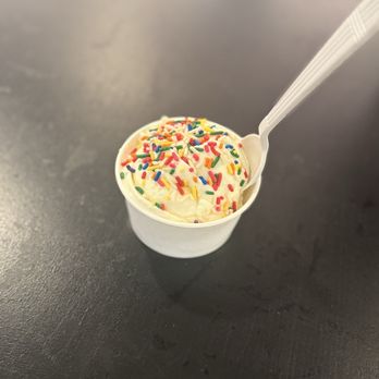 Ruby Scoops - Vanilla with sprinkles - Ice Cream & Frozen Yogurt Near Me - Richmond, Virginia