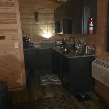 Muddy Creek Mining - Nice kitchen area w/cups, plates, coffee maker, etc - Hotels Near Me - Hanksville, Utah
