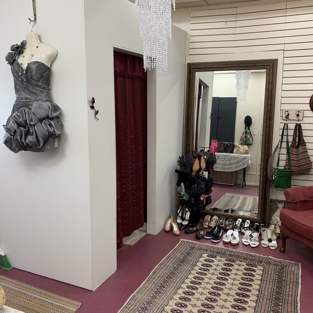 Junie Moon Fashion & Consignment - Shoes, bags, and more - Used, Vintage & Consignment Near Me - Fergus, Ontario Junie Moon Fashion & Consignment - Shoes, bags, and more - Used, Vintage & Consignment Near Me - Fergus, Ontario