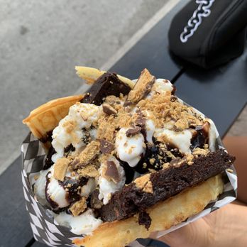 The Heartbreak Chef - Ice cream sandwich - Waffles Near Me - Toronto, Ontario