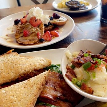 Another Broken Egg Cafe - cinnamon roll french toast and BLTA with city grits - Breakfast & Brunch Near Me - Flowood, Mississippi