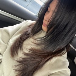 Ventura's Beauty Salon - V-cut long layered