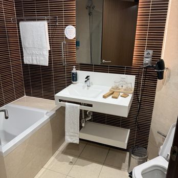 Hotel Ilunion - Bathroom room#416 - Hotels Near Me - Barcelona, B