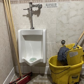 Pho 2000 - Dirty and put that for mopping inside restroom - Vietnamese Near Me - Los Angeles, California