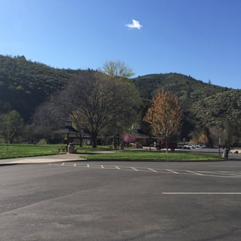 Randolph Collier Rest Area - Great park on the river with plenty of space to let the kids run around. - Rest Stops Near Me - Yreka, California