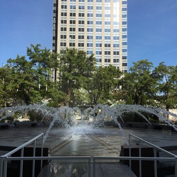 Aon Center - Fountain - Landmarks & Historical Buildings Near Me - Chicago, Illinois