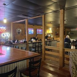 The Rusty Pistons - Bar area