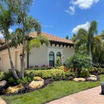 Younkman's Bamboo Gardens - the front of the house - Landscaping Near Me - Sarasota, Florida Younkman's Bamboo Gardens - the front of the house - Landscaping Near Me - Sarasota, Florida