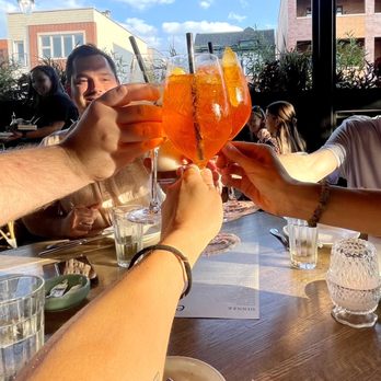 etta - Bucktown - Spritz on the Rooftop Patio - Pizza Near Me - Chicago, Illinois etta - Bucktown - Spritz on the Rooftop Patio - Pizza Near Me - Chicago, Illinois