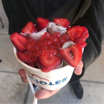 ICICLES - cookies n cream with strawberries & popping boba - Ice Cream & Frozen Yogurt Near Me - Cupertino, California