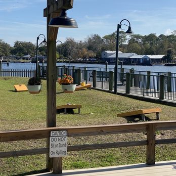 Cracker's Bar & Grill - Bean bag / corn hole - Seafood Near Me - Crystal River, Florida