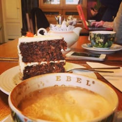 Cafe Ebel Řetězová - Amazing carrot cake and cappuccino.