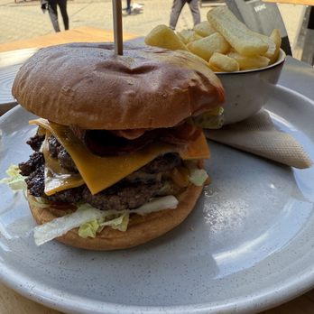 Atlas Beer Cafe - Grilled Cheeseburger - Tapas/Small Plates Near Me - Queenstown, WGN Atlas Beer Cafe - Grilled Cheeseburger - Tapas/Small Plates Near Me - Queenstown, WGN