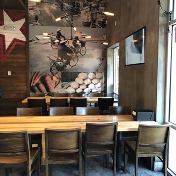 Lee's Sandwiches - Inside - nice modern decorations - Vietnamese Near Me - Dublin, California