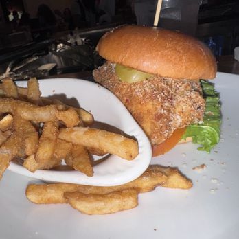 Rock & Brews - San Antonio - Crispy Chicken Sandwich - Beer Bar Near Me - San Antonio, Texas