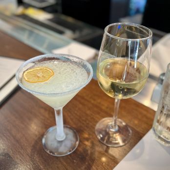 Scott's Seafood Roundhouse - Lemon drop and wine (instagram: jax.vegan.eats) - Seafood Near Me - Folsom, California Scott's Seafood Roundhouse - Lemon drop and wine (instagram: jax.vegan.eats) - Seafood Near Me - Folsom, California
