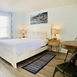 Room 5 bedroom, 1 Queen bed
