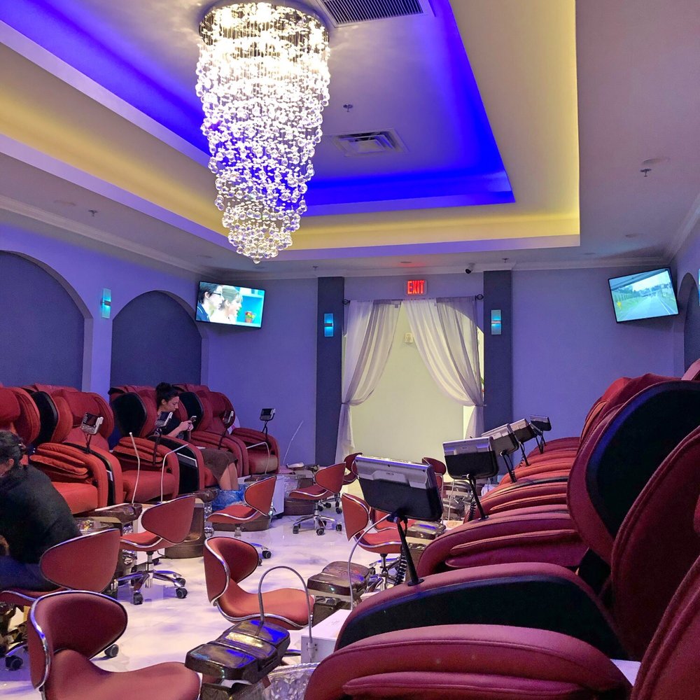 Lee Nails & Salon - Relaxing area for pedicures - Nail Salons Near Me - Windermere, Florida Lee Nails & Salon - Relaxing area for pedicures - Nail Salons Near Me - Windermere, Florida
