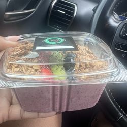 Zen-Jūs: Juicery & Holistic Welness Shop - Açaí bowl