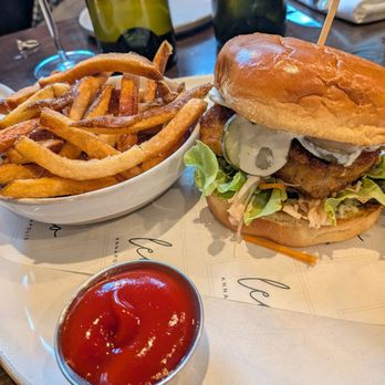 Leo Annapolis - Catfish Sandwich - Bars Near Me - Annapolis, Maryland Leo Annapolis - Catfish Sandwich - Bars Near Me - Annapolis, Maryland