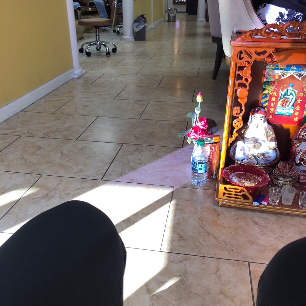 Nail salon