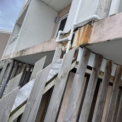 Newport Harbor Island Resort - Crumbling facade