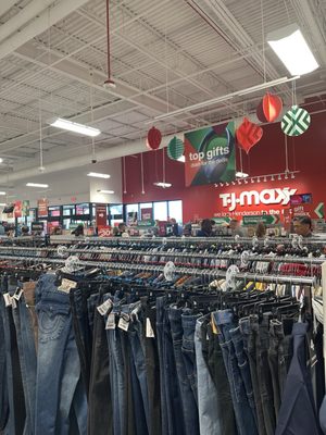 TJ MAXX - Updated April 2025 - 11 Photos - 3499 St Rose Pkwy, Henderson