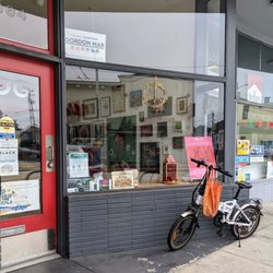 FOG-Far Out Gallery - Inviting storefront!