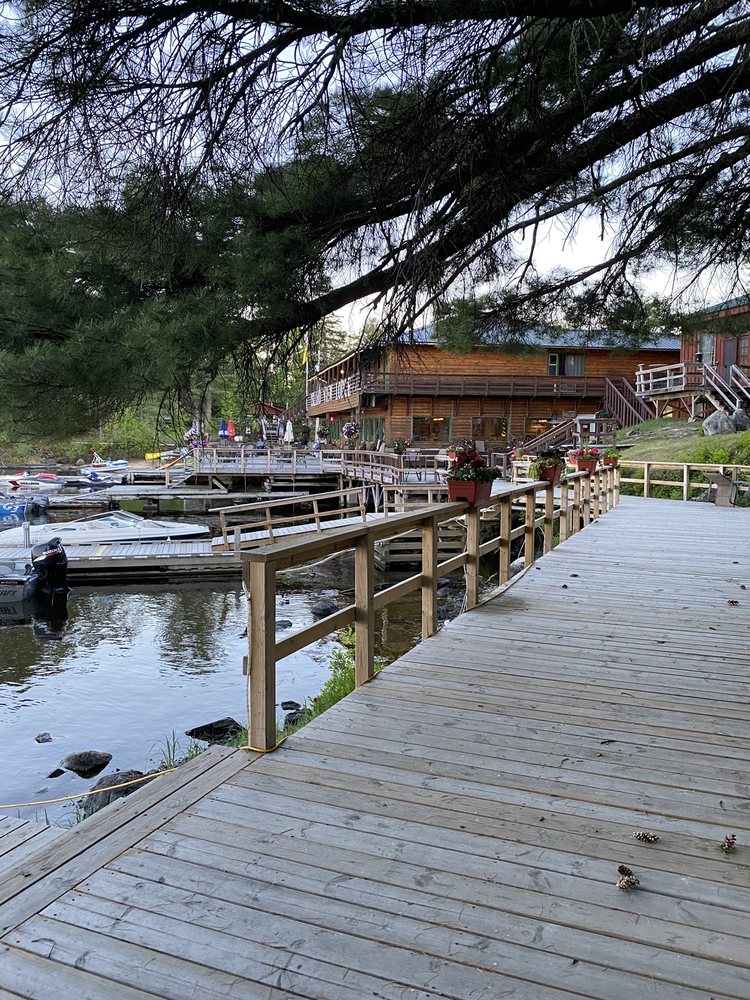 Island View Lodge Logo