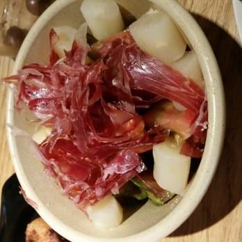MasQmenos - Asparagus, tomato and Iberian ham - Spanish Near Me - Valencia, V MasQmenos - Asparagus, tomato and Iberian ham - Spanish Near Me - Valencia, V