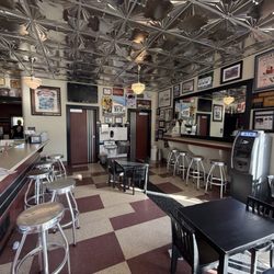 Borden's Ice Cream Shoppe