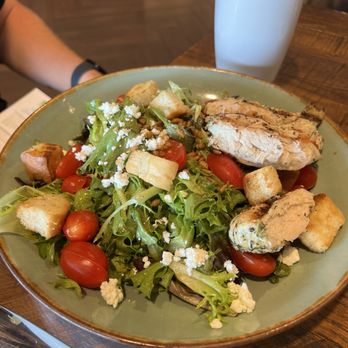 Plancha - Florida salad with chicken - Latin American Near Me - Lake Buena Vista, Florida