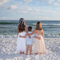 Destin Beach Photography Company - Beautiful multigenerational photos by Sandi! Thrilled with Sandi's work!