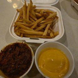 Tasty Burger - Fries with chili and cheese