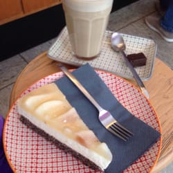 katz & schmaus - Birnen-Mohnkuchen und Chai Latte