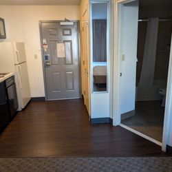 Candlewood Suites Wichita-Airport - Kitchen area, bathroom