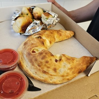 Joe's Pizza - Calzone & garlic knots - Pizza Near Me - Los Angeles, California