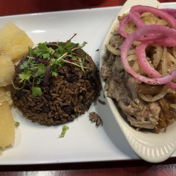 Que Bola Cuban Cafe - Lechon Lechon Asado Dinner Plate - Cuban Near Me - Des Plaines, Illinois Que Bola Cuban Cafe - Lechon Lechon Asado Dinner Plate - Cuban Near Me - Des Plaines, Illinois