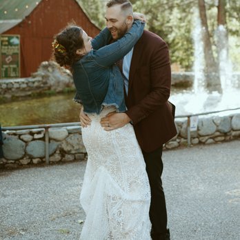 Sierra Pines Resort - First dance by pond - American Near Me - Sierra City, California Sierra Pines Resort - First dance by pond - American Near Me - Sierra City, California