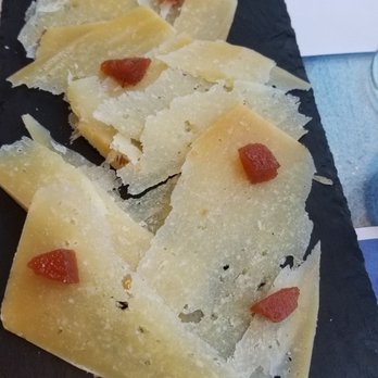 Can Marcel - cheese as starter - Seafood Near Me - Canet-en-Roussillon, 66