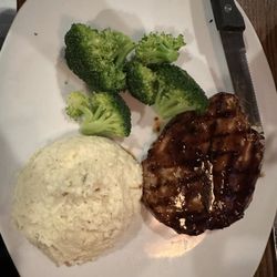 99 Restaurants - Balsamic Chicken with mashed potatoes and broccoli