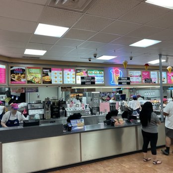 Braums Ice Cream & Dairy Store - customers at counter - Ice Cream & Frozen Yogurt Near Me - Athens, Texas